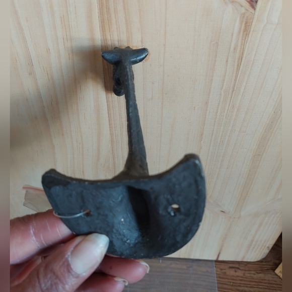 Vintage Decorative Metal Giraffe Wall Hook - Picture 4 of 7